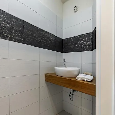 New Five Star Superior Apartment *